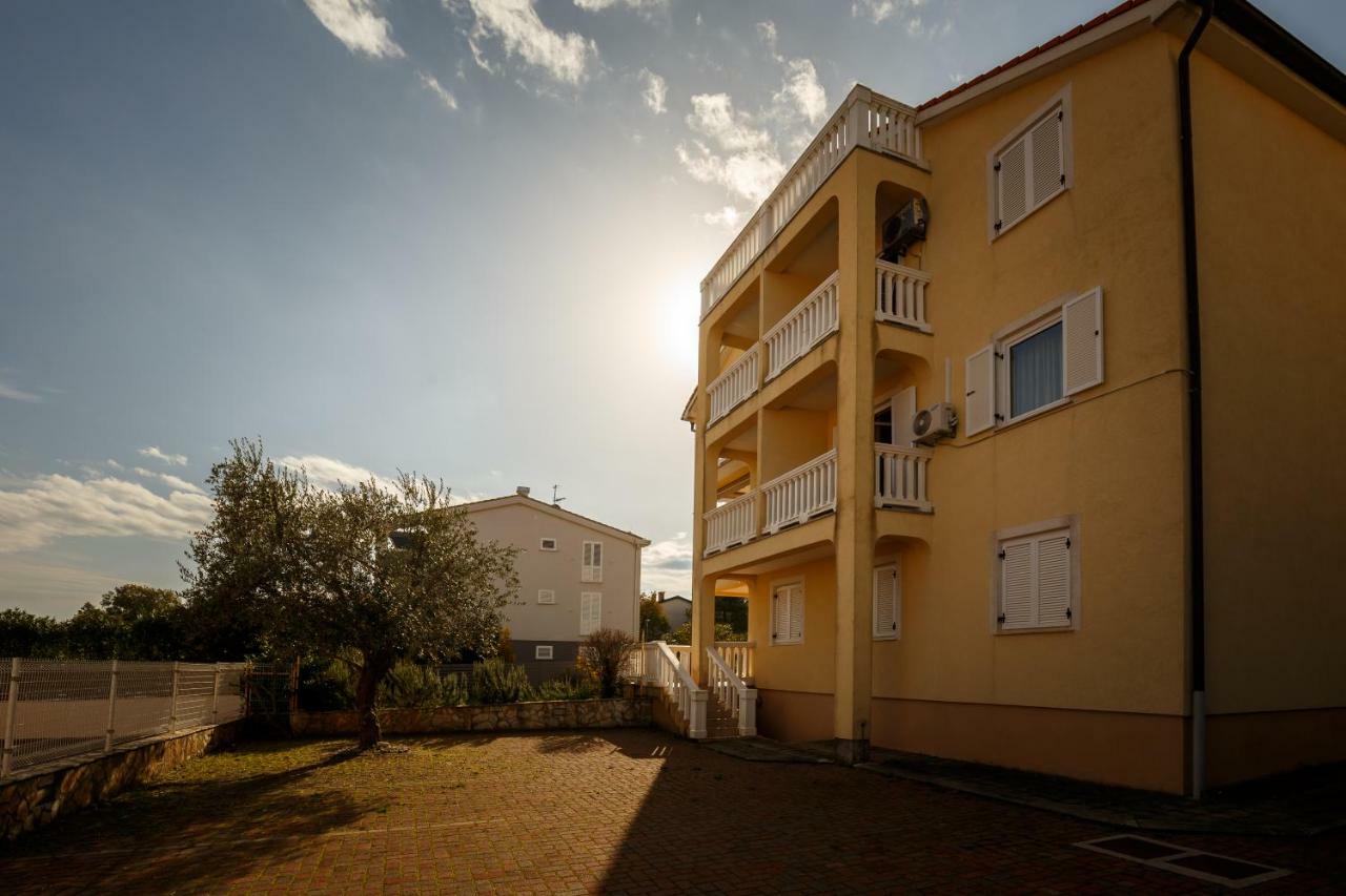 Apartment Josephine 2 Malinska Buitenkant foto