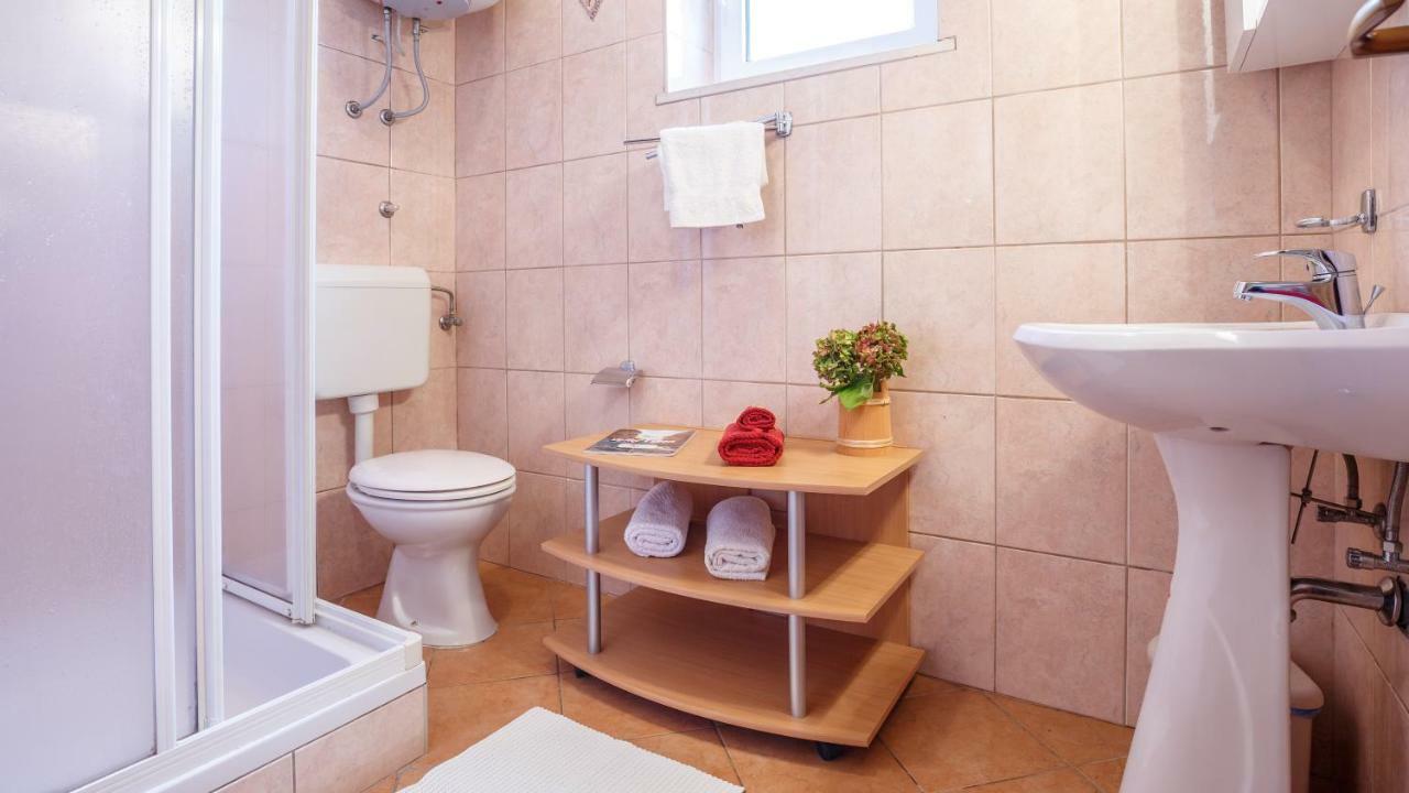 Apartment Josephine 2 Malinska Buitenkant foto