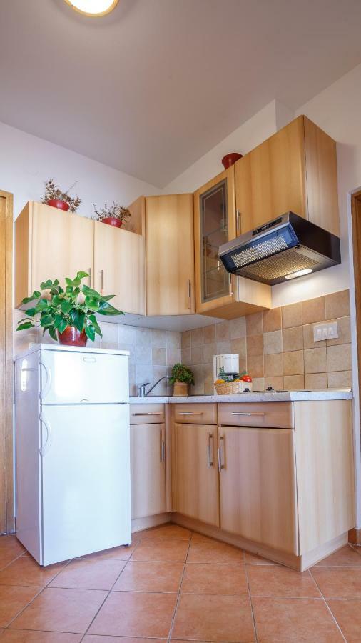Apartment Josephine 2 Malinska Buitenkant foto